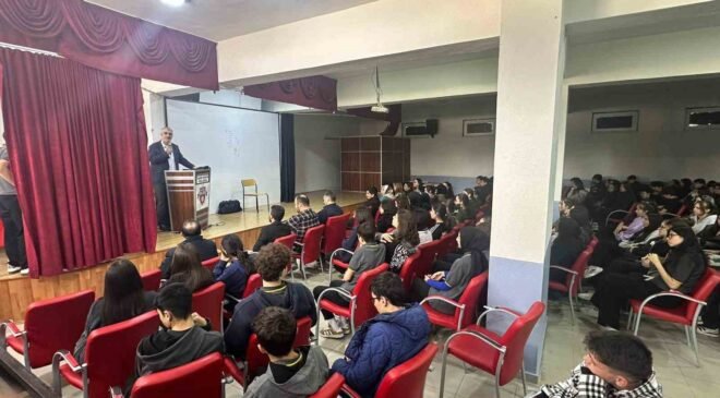 ’Namaz Ağacı’ yarışmasında dereceye giren fen liseli gençlere ödülleri verildi