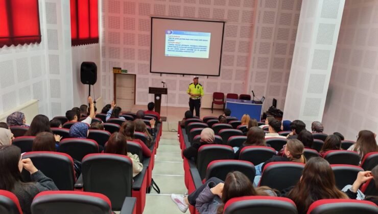 Emet MYO’da genel trafik kuralları konferansı