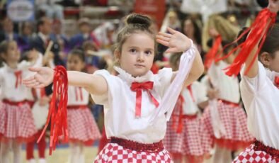 Eskişehir’de 23 Nisan coşkusu Şehit Anıl Gül Spor Salonu’nda yaşandı