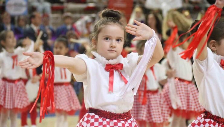 Eskişehir’de 23 Nisan coşkusu Şehit Anıl Gül Spor Salonu’nda yaşandı