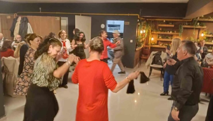 Eskişehir’de kadın zeybeklerin ’Meşk Gecesi’ güzel geçti