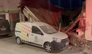 Eskişehir’de metruk iş yeri yıkıldı, şans eseri yaralanan olmadı