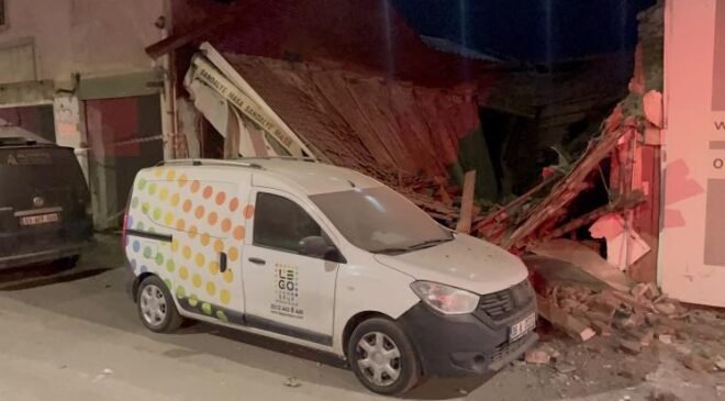 Eskişehir’de metruk iş yeri yıkıldı, şans eseri yaralanan olmadı