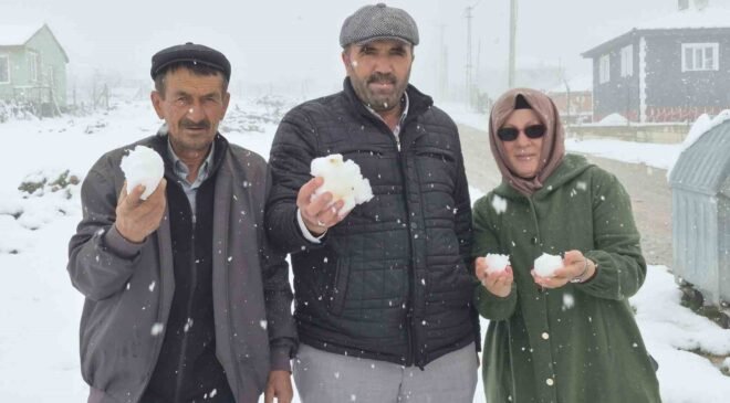 Eskişehir’in yüksek kesimdeki mahallesi kışa geri döndü