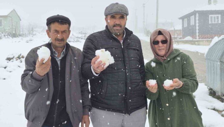 Eskişehir’in yüksek kesimdeki mahallesi kışa geri döndü