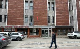 Eşme Belediyesi’ne yönelik ‘irtikap’ soruşturması kapsamında Başkan Tozan, eşi ve 3 şüpheli gözaltına alındı