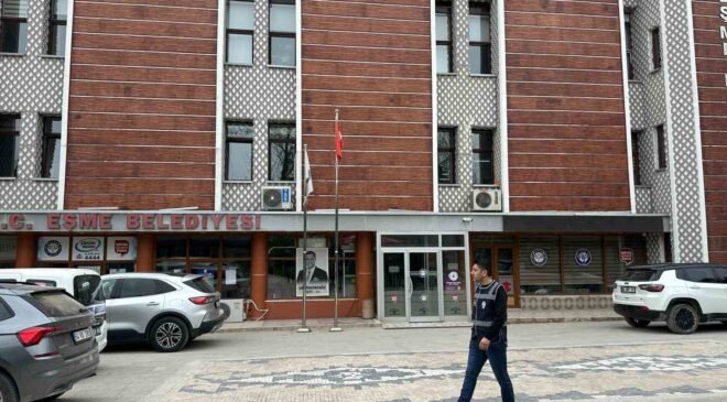 Eşme Belediyesi’ne yönelik ‘irtikap’ soruşturması kapsamında Başkan Tozan, eşi ve 3 şüpheli gözaltına alındı