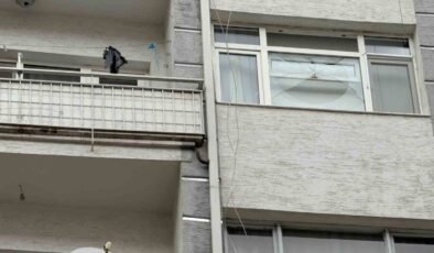 Fırtınada kırılan cam 6’ncı kattan vatandaşın üzerine düştü