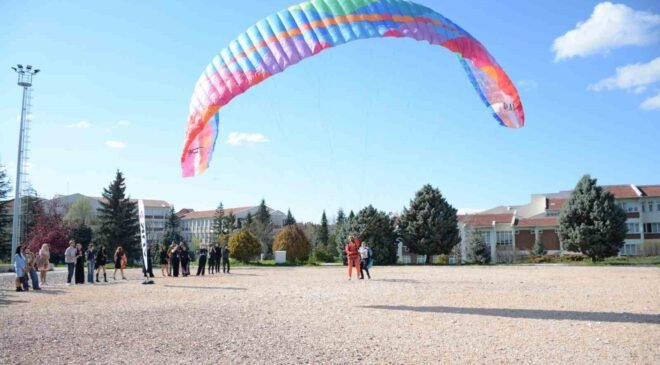 Havacılık sektörü uzmanları öğrencilerle bir araya geldi