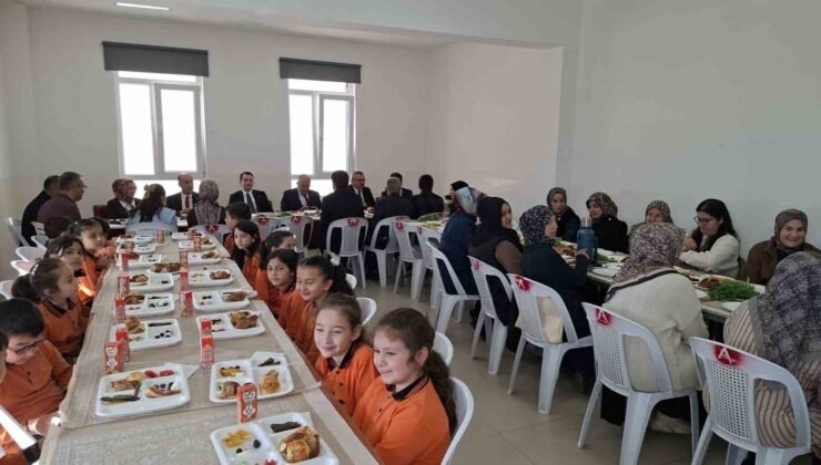 Hisarcık Atatürk İlkokulunda”Aile Yılı” teması kapsamında okul-aile kahvaltı etkinliği