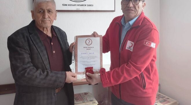 Hisarcık’ta 18 kez kan bağışı yapan esnafa bronz madalya