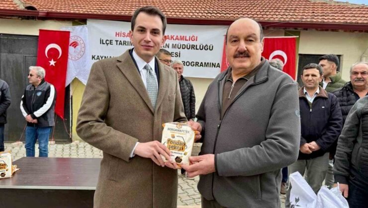 Hisarcık’ta arı üreticilerine fondan şekeri, çiftçilere korunga tohumu dağıtıldı