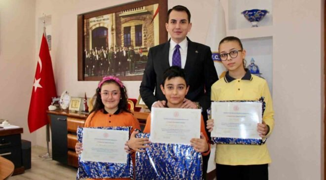 Hisarcık’ta “Kitap kurdu” öğrencilere Kaymakam Atam’dan ödül