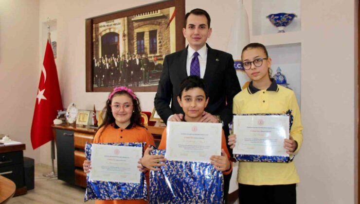 Hisarcık’ta “Kitap kurdu” öğrencilere Kaymakam Atam’dan ödül