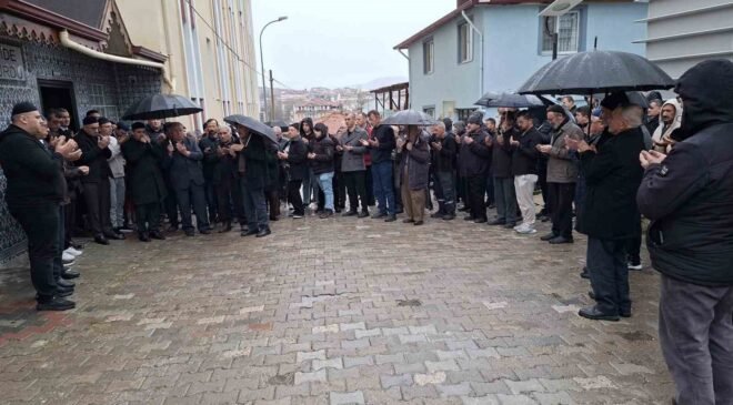 Hisarcık’tan 21 kişilik umre kafilesi dualarla uğurlandı