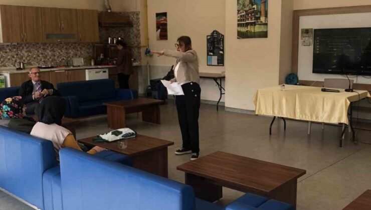 Huzurevi sakinlerine “Dijital Okuryazarlık” eğitimi verildi