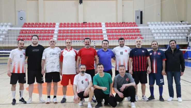 İl Müdürü İlhan, personellerle voleybolda buluştu
