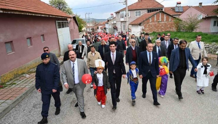 İlçede 23 Nisan öncesi coşkusu yürüyüşle taçlandı