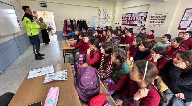 Jandarmadan 6 ilçede öğrencilere trafik eğitimi