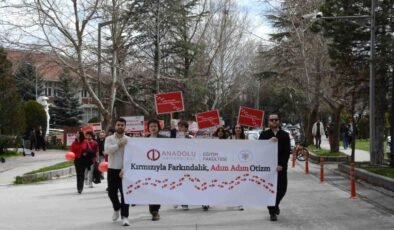 Kampüste “Otizm İçin Kırmızı Kampüs Yürüyüşü”