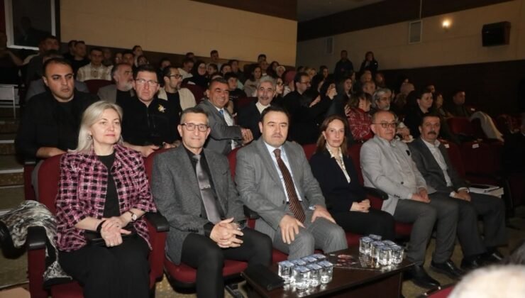 Kütahya protokolü “Devlet Ana” adlı tiyatro oyununu izledi