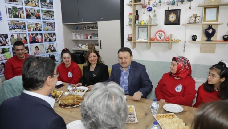 Kütahya’da “Farklı değil, birlikte” projesi hayata geçirildi