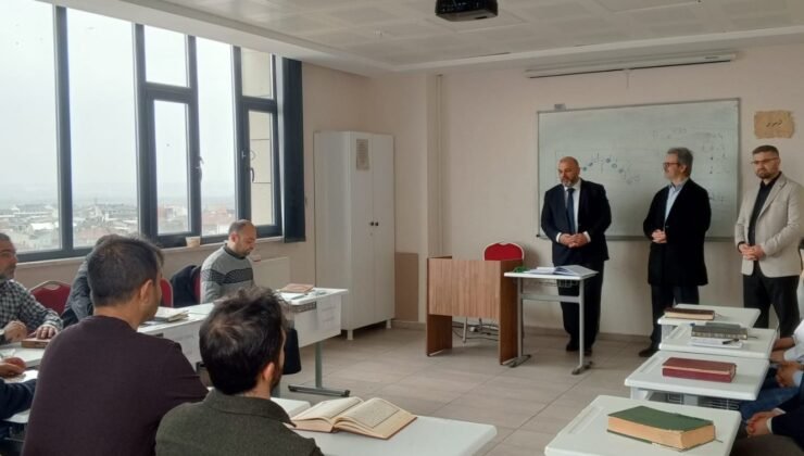 Kütahya’da imam hatip ve müezzin kayyımlara hizmet içi eğitim kursu