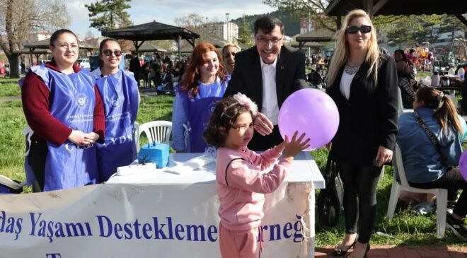 Kütahya’da Romanlar Günü coşkusu Kent Park’ta yaşandı