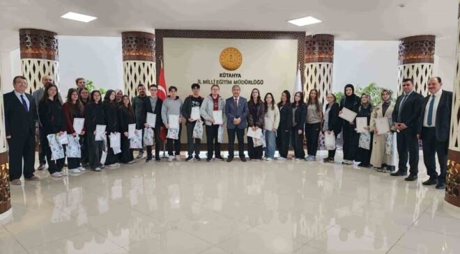 Kütahya’nın başarılı öğrenciler ödüllendirildi