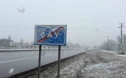 Lapa lapa yağan kar ilçeyi beyaza bürüdü