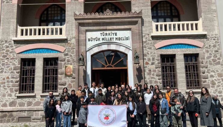 Mahmudiyeli öğrenciler “Kucak Dolusu Hayaller” projesiyle ilk kez Ankara’ya gitti