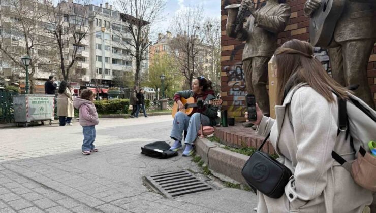 Minik ayakları ile uyduğu ritimler binlerce beğeni aldı