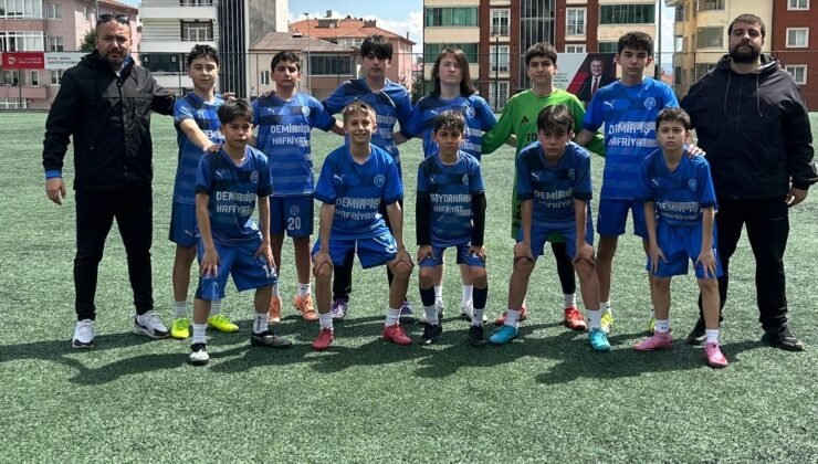 Minikler hazırlık maçında gol oldu yağdı