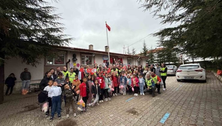 Motosiklet tutkunları çocukları unutmadı