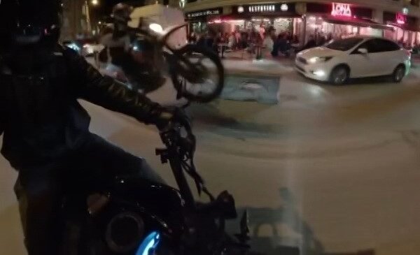 Motosikletin önünü kaldırarak yaptığı paylaşım 46 bin TL’ye mal oldu