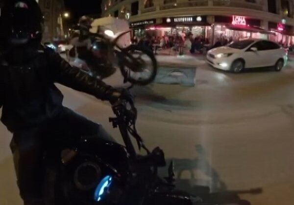 Motosikletin önünü kaldırarak yaptığı paylaşım 46 bin TL’ye mal oldu