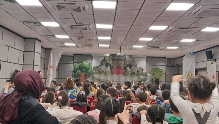 Okul öncesi öğrencileri ‘Akıllı Tavşan Momo’ müzikaline katıldı