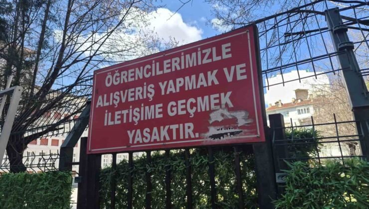 Okulun bahçesindeki çevre tellerine asılan ’iletişim’ yasağı notu dikkat çekti