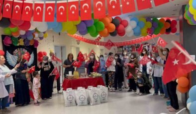 Onkoloji servisinde çocuklar ve aileleri gönüllerince eğlenip moral buldu