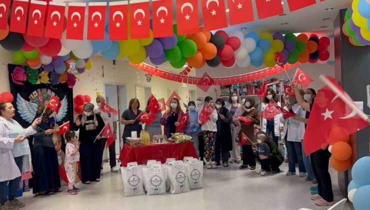 Onkoloji servisinde çocuklar ve aileleri gönüllerince eğlenip moral buldu