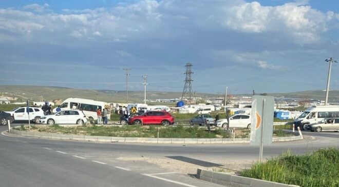 Otomobil ile işçi servisi çarpıştı: 6 yaralı