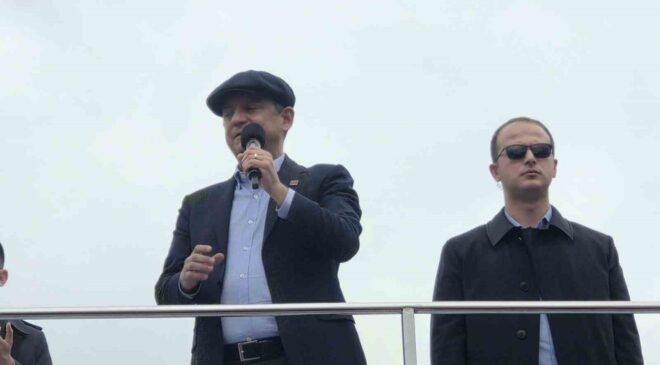 Özgür Özel, Kütahya’da “Millet İradesine Sahip Çıkıyor” mitinginde konuştu