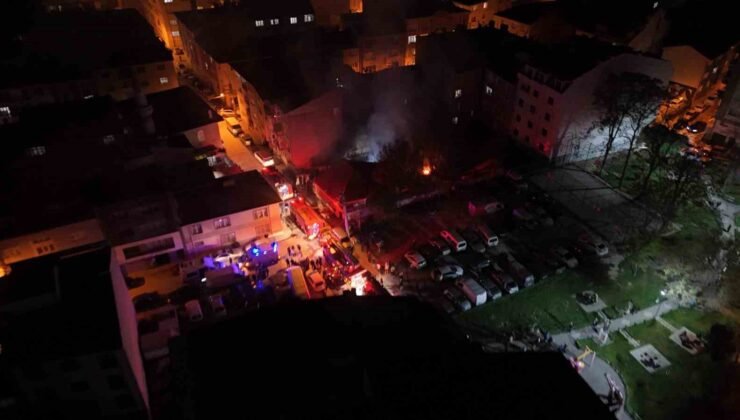 Patlama sesleri gelen gecekondu bahçesinde çıkan yangın yan binaya sıçradı