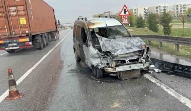 Polis kontrol noktasına metreler kala faciadan dönüldü, yanan araçtan sürücü son anda kurtarıldı