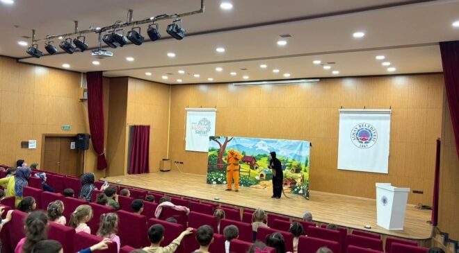 Simav’da 4-6 yaş Kur’an kursu öğrencileri tiyatroyla buluştu