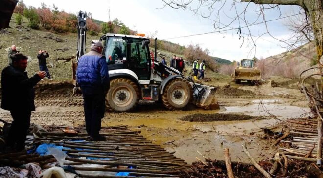 Tavşanlı’da gölet taştı, bir ev ve ahır sular altında kaldı
