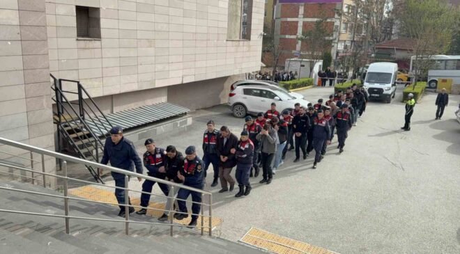 Tefecilik iddiasıyla yakalanan 15 şüpheli adliyeye sevk edildi