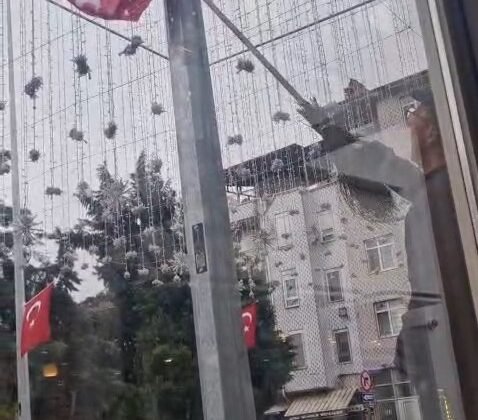 Temizlik işçisinin bayrak duyarlılığı