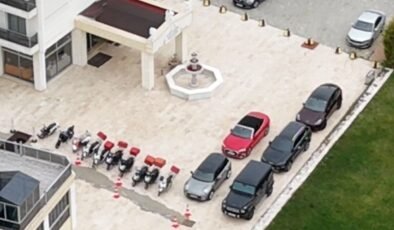 Tutuklu Başkan Yalım’ın sevgilisine aldığı milyonluk otomobil ve diğer araçlar, kayyım atanan otele getirildi