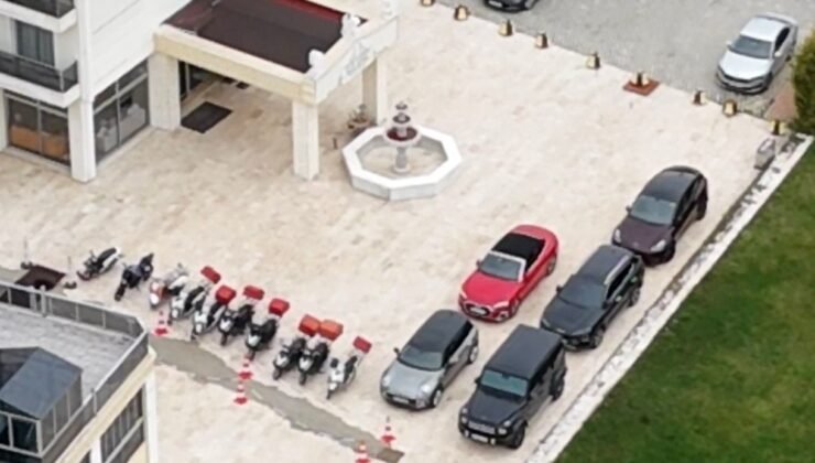 Tutuklu Başkan Yalım’ın sevgilisine aldığı milyonluk otomobil ve diğer araçlar, kayyım atanan otele getirildi